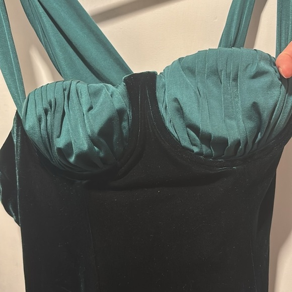 HOUSE OF CB eleanora mini velvet dress - Picture 6 of 7